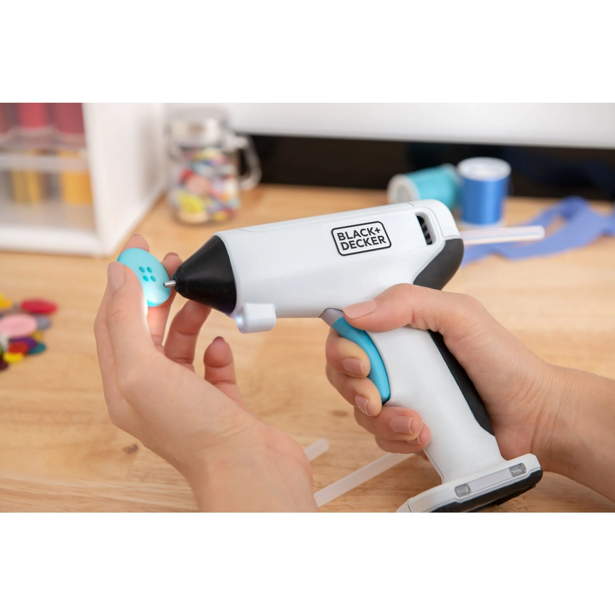 4V MAX* Cordless Glue Gun, USB Rechargeable - Image 3