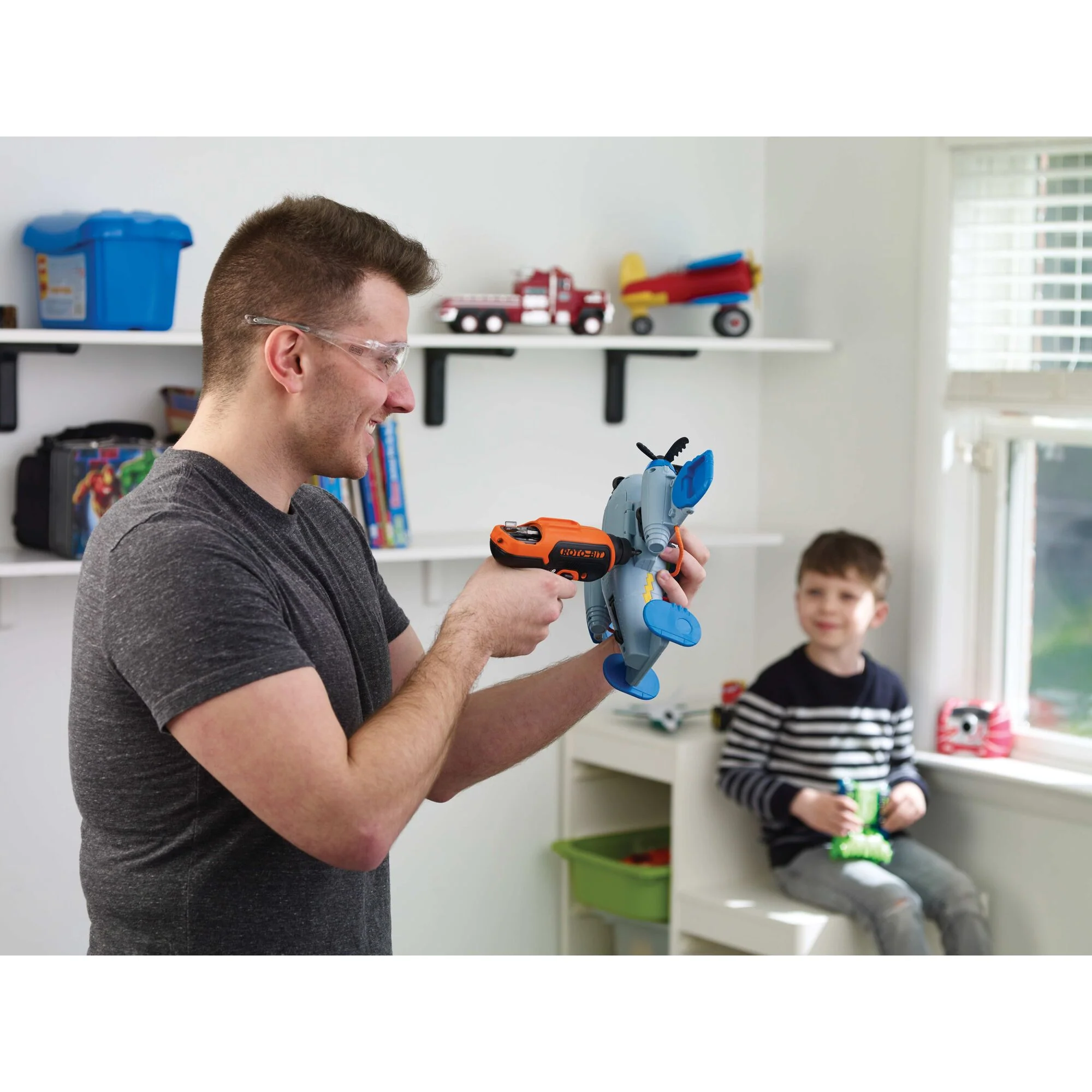 4V MAX* Cordless Screwdriver With Bit Storage - Image 3