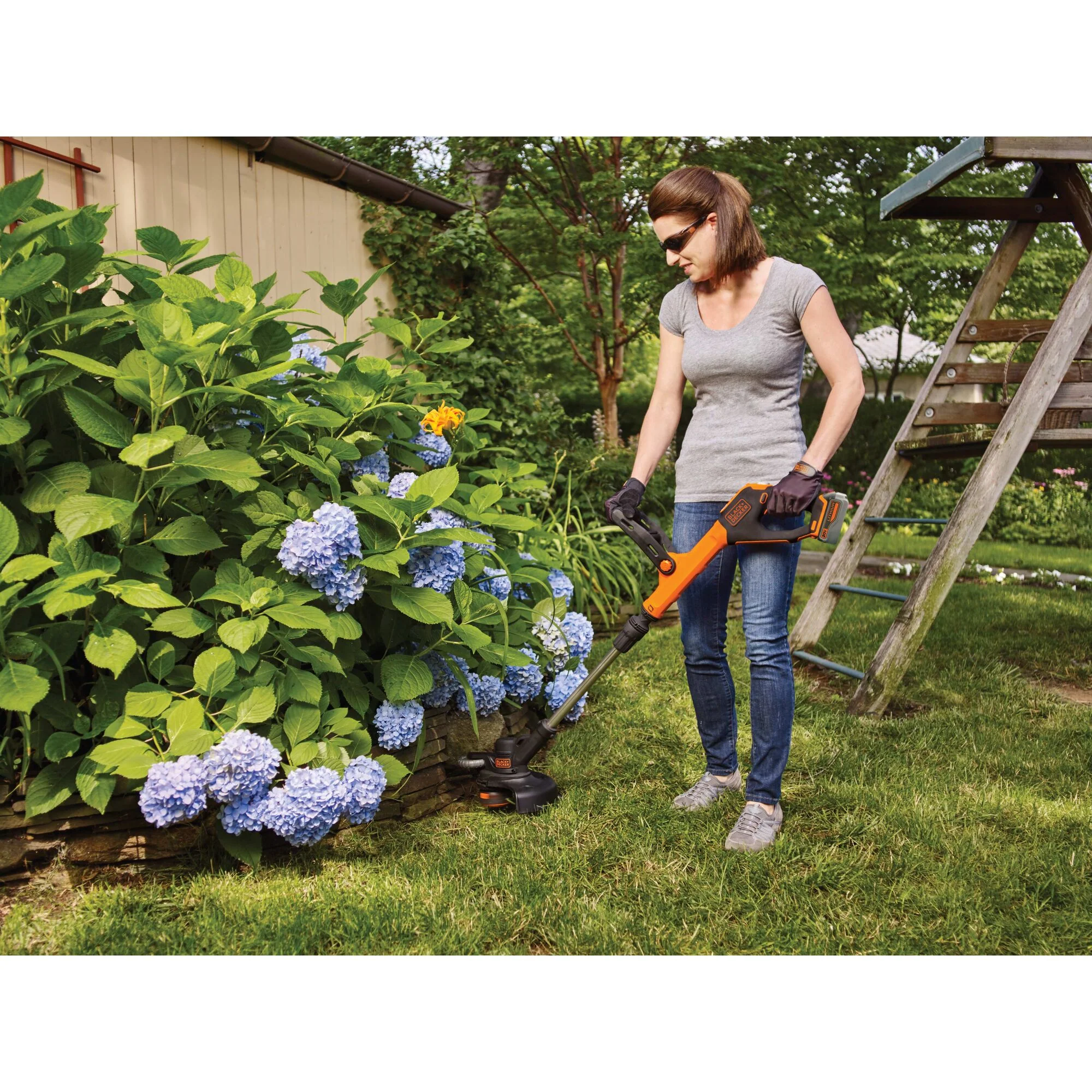20V MAX* EASYFEED™  Cordless String Trimmer and Edger, 2.5 Amp Hour Battery and Charger Included - Image 3